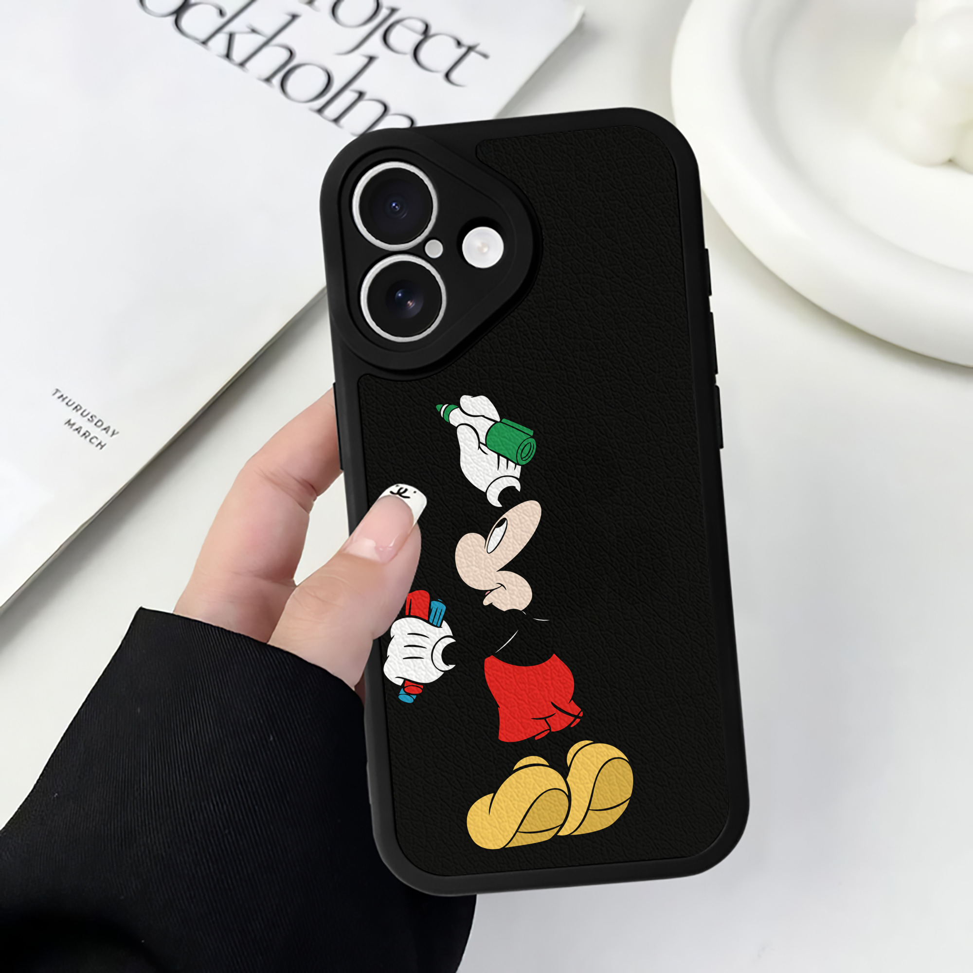 （画像用） ミッキーマウス Mickey Mouse 【iPhone 16シリーズ対応】シリコンスマホケース（レザー調） 材質：シリコン